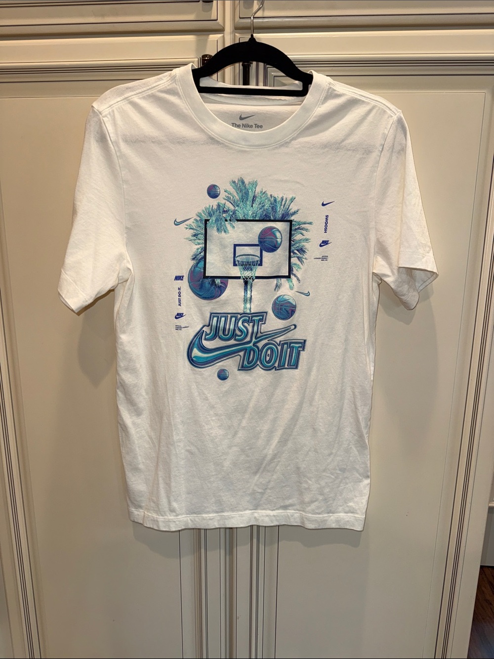 Nike Men's Relaxed-Fit Iridescent Basketball Graphic T-Shirt,